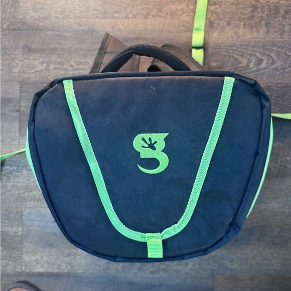 Opticiol 24 Can Black & Green Backpack Cooler Geckobrand - Picture 6 of 7